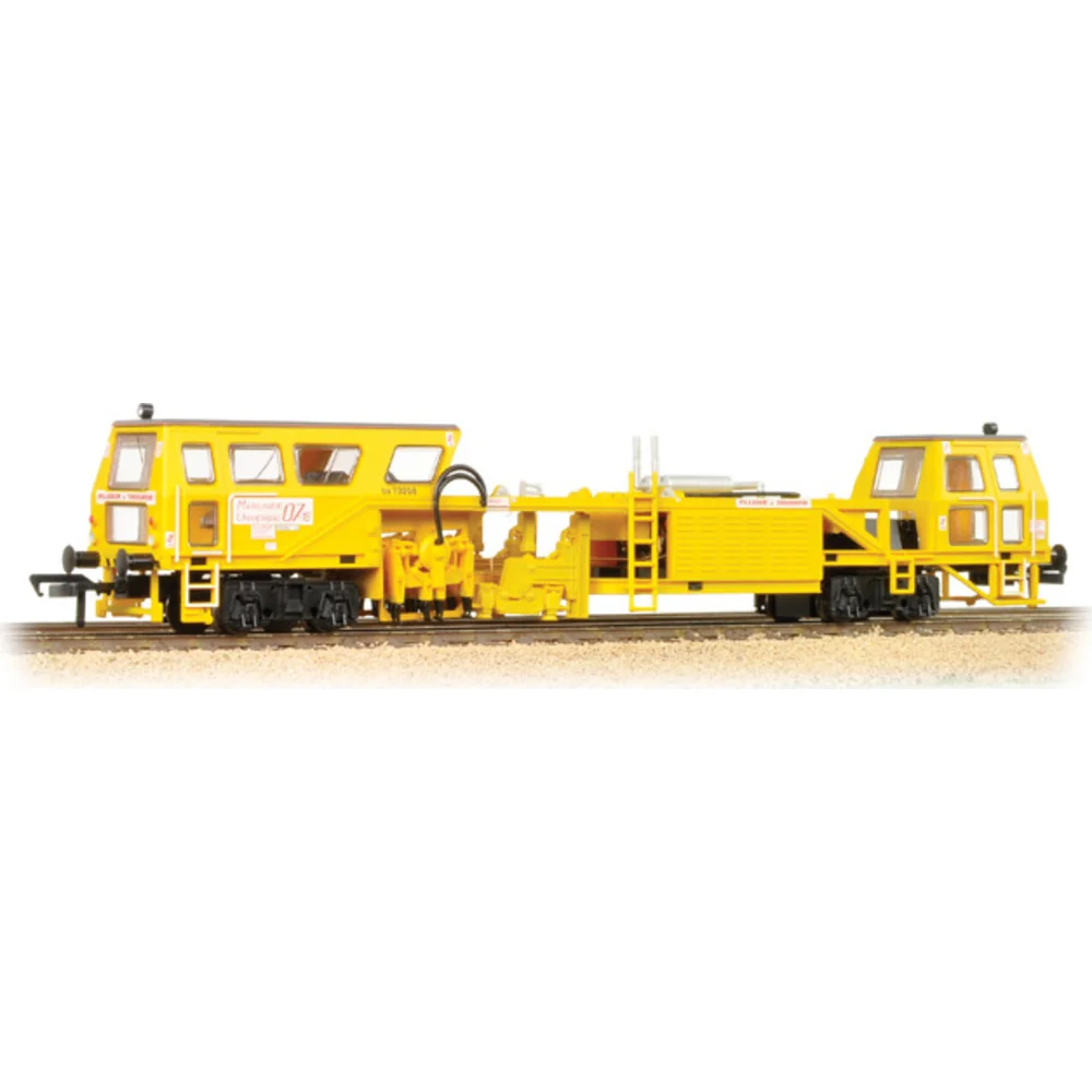 Bachmann 36-165A scale model of the Plasser & Theurer Mainliner 07-16 Tamper