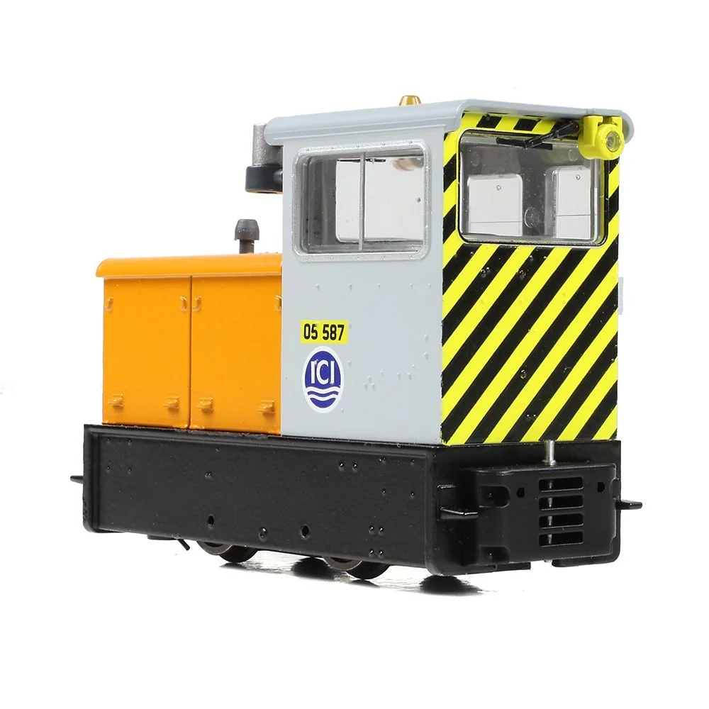 Bachmann 392-028 — Right Rear Three Quarter View by Bachmann