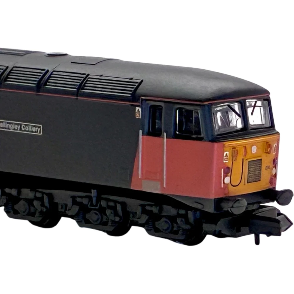 Graham Farish 371-301 — Close Up Of Cab Right by Graham Farish