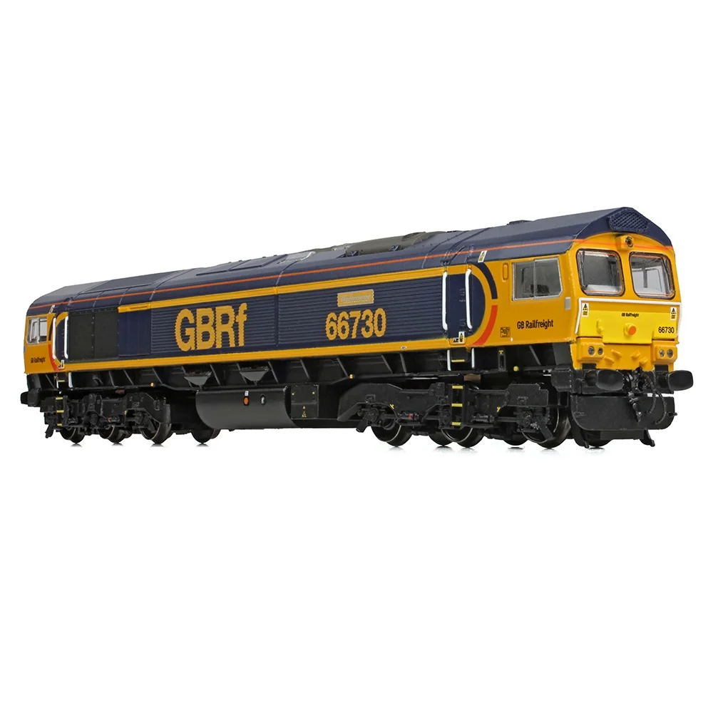 Graham Farish 371-396A — Right Front Three Quarter View by Graham Farish
