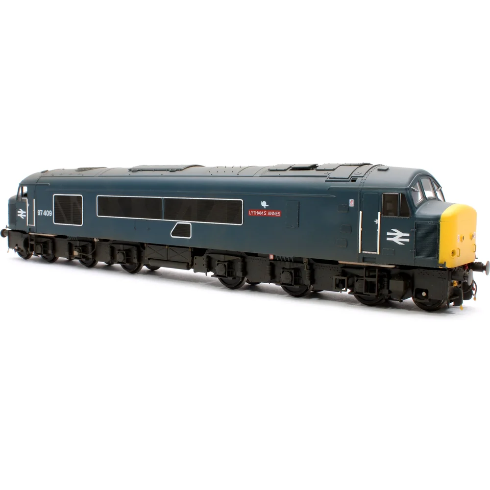 Heljan 45303 — Right Front Three Quarter View by Heljan
