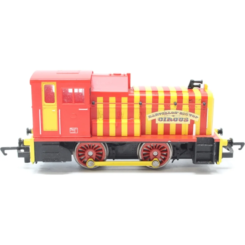 Hornby R1107 — Side Elevation Right Direction by Hornby