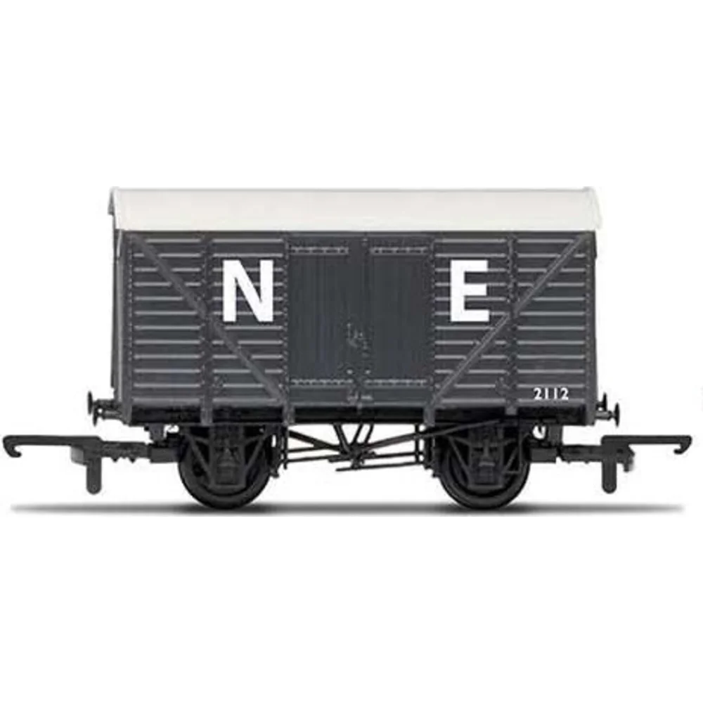 Hornby R30035 — Side Elevation by Hornby