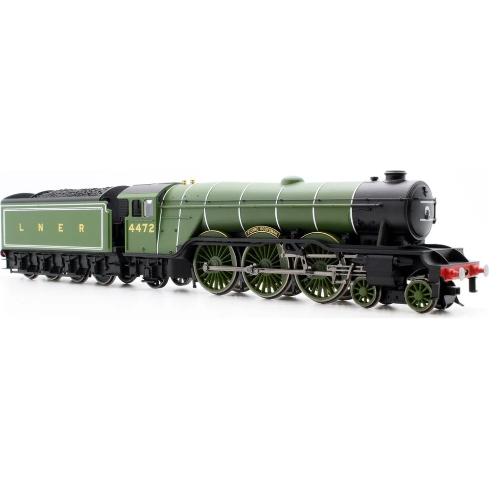 Hornby R3086 — Right Front Three Quarter View by Hornby