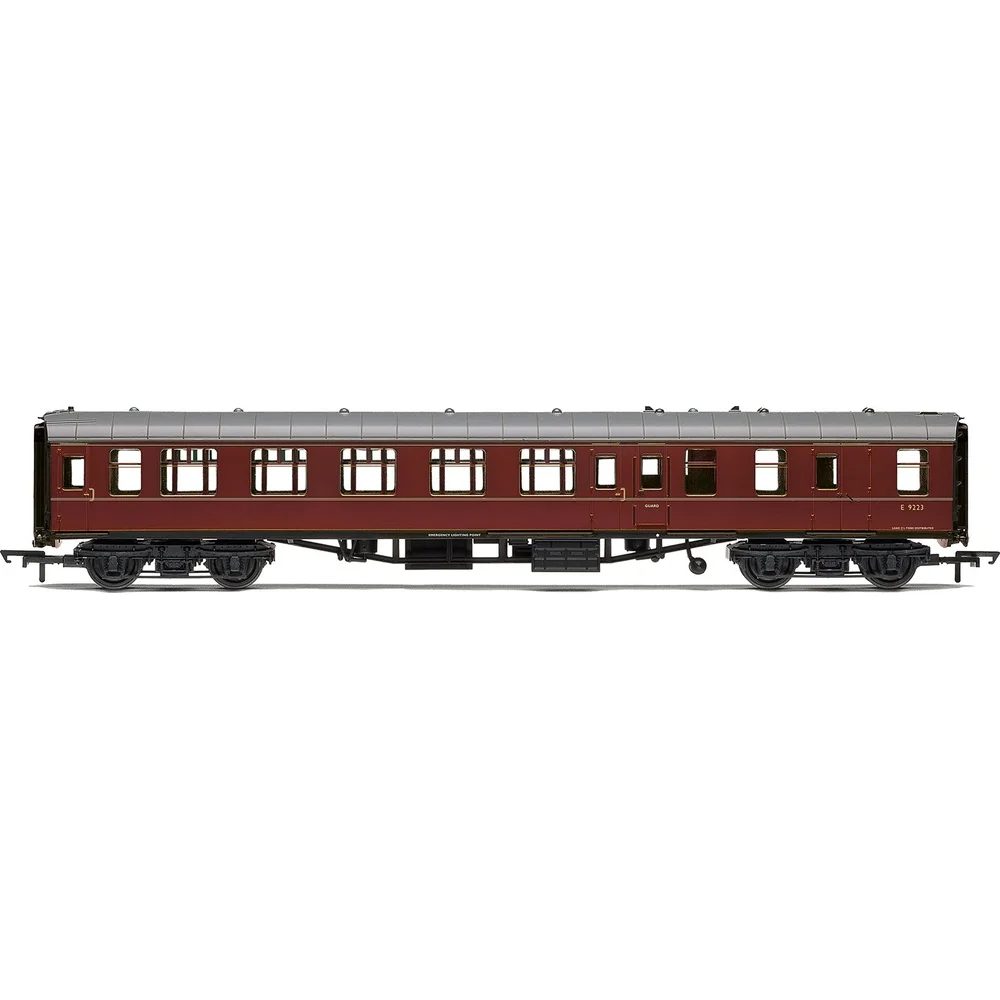 Hornby R3607 — Side Elevation by Hornby