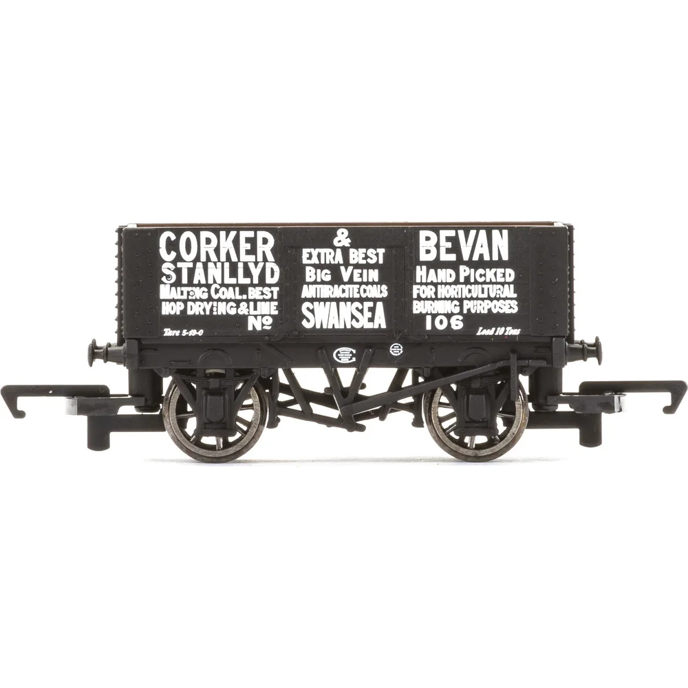 Hornby R3670 — Side Elevation by Hornby