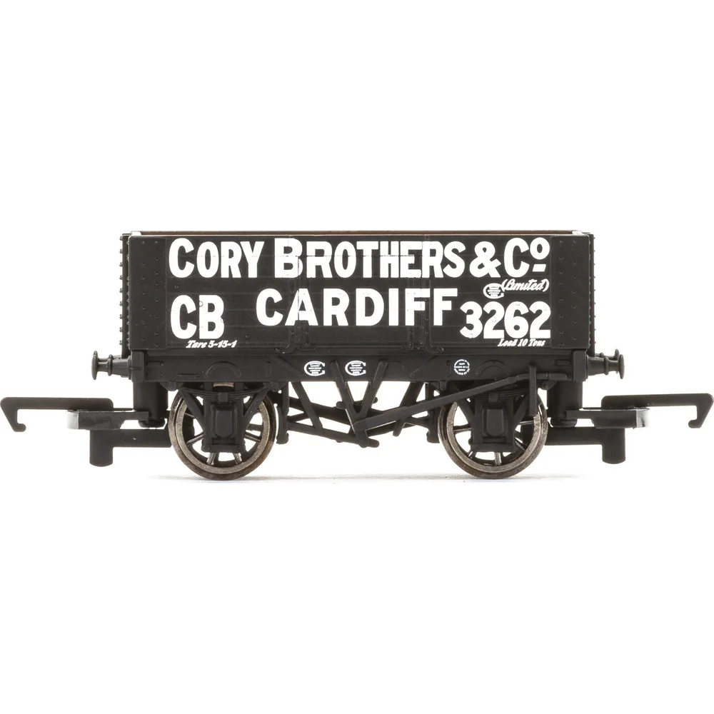 Hornby R3670 — Side Elevation by Hornby