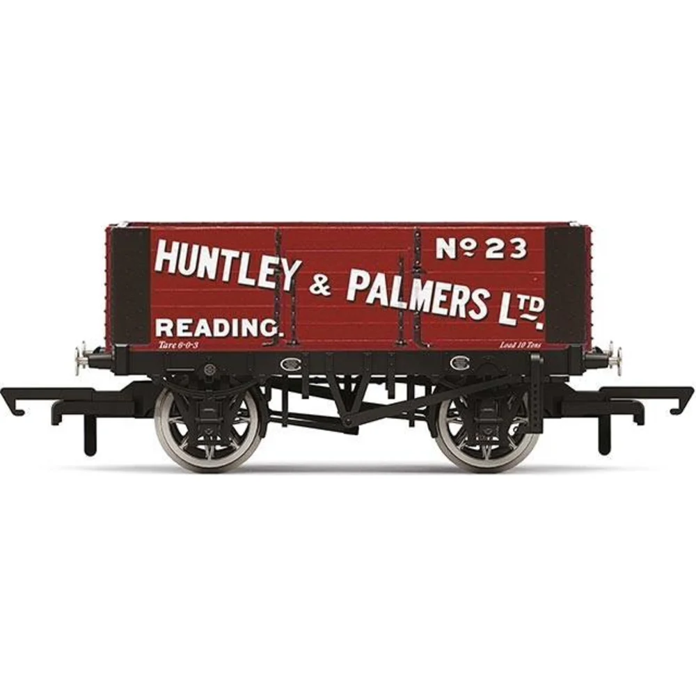 Hornby R3686 — Side Elevation by Hornby