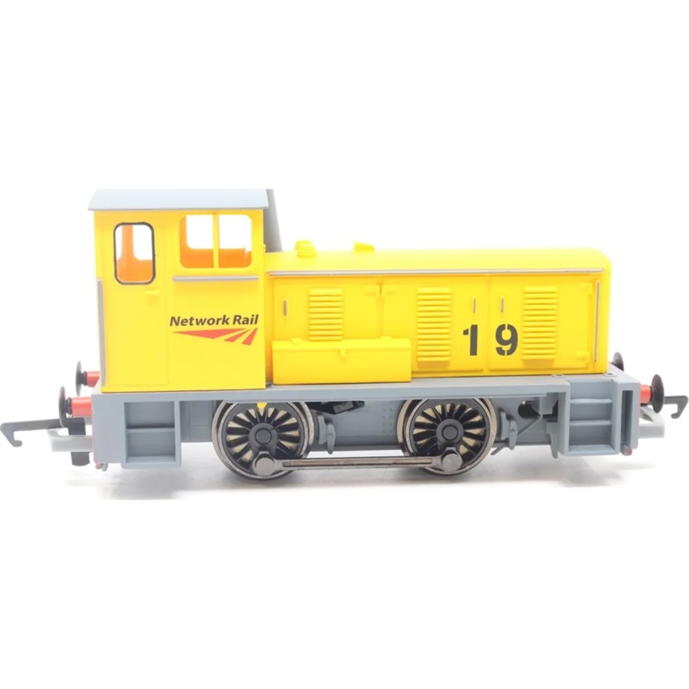 Hornby R3775 — Side Elevation Right Direction by Hornby