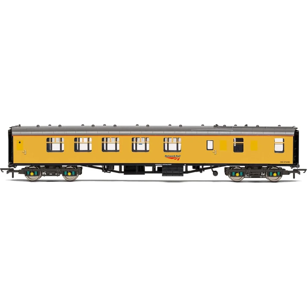Hornby R40024 — Side Elevation by Hornby