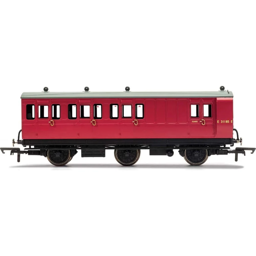 Hornby R40079 — Side Elevation by Hornby