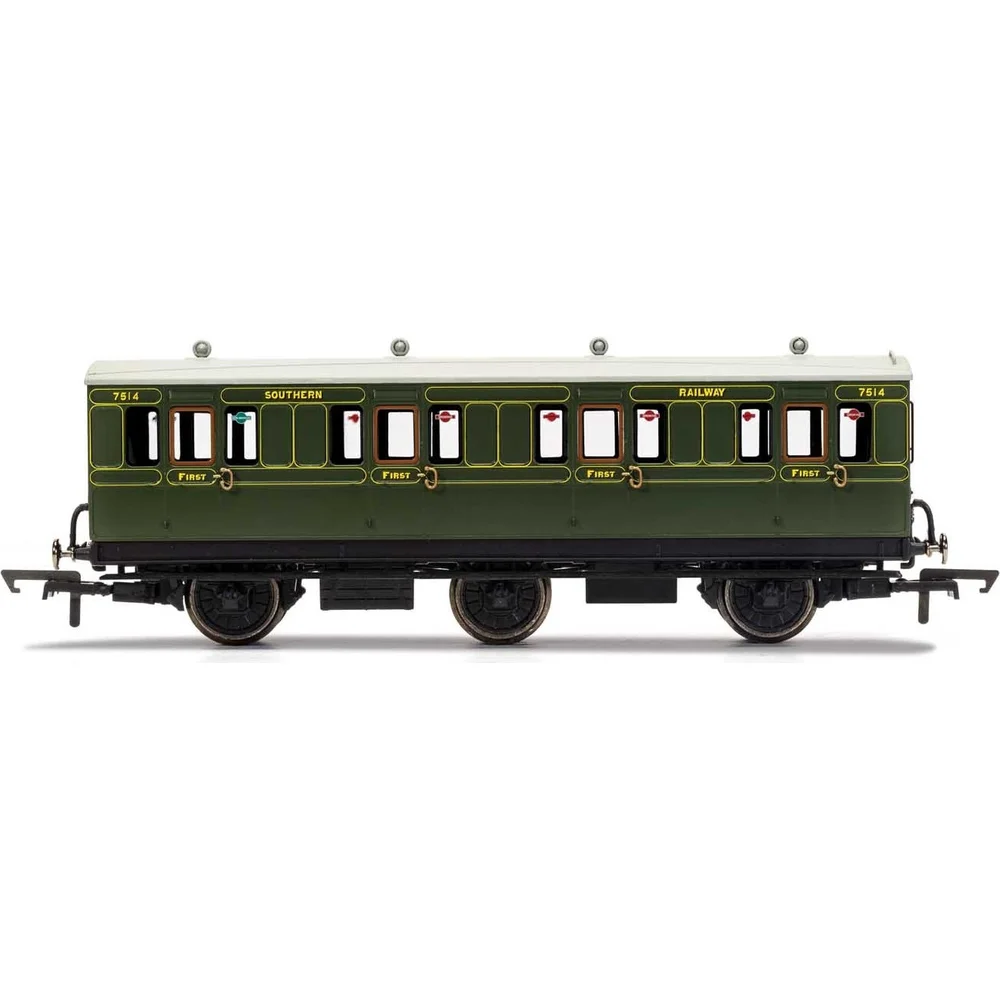 Hornby R40131 — Side Elevation by Hornby
