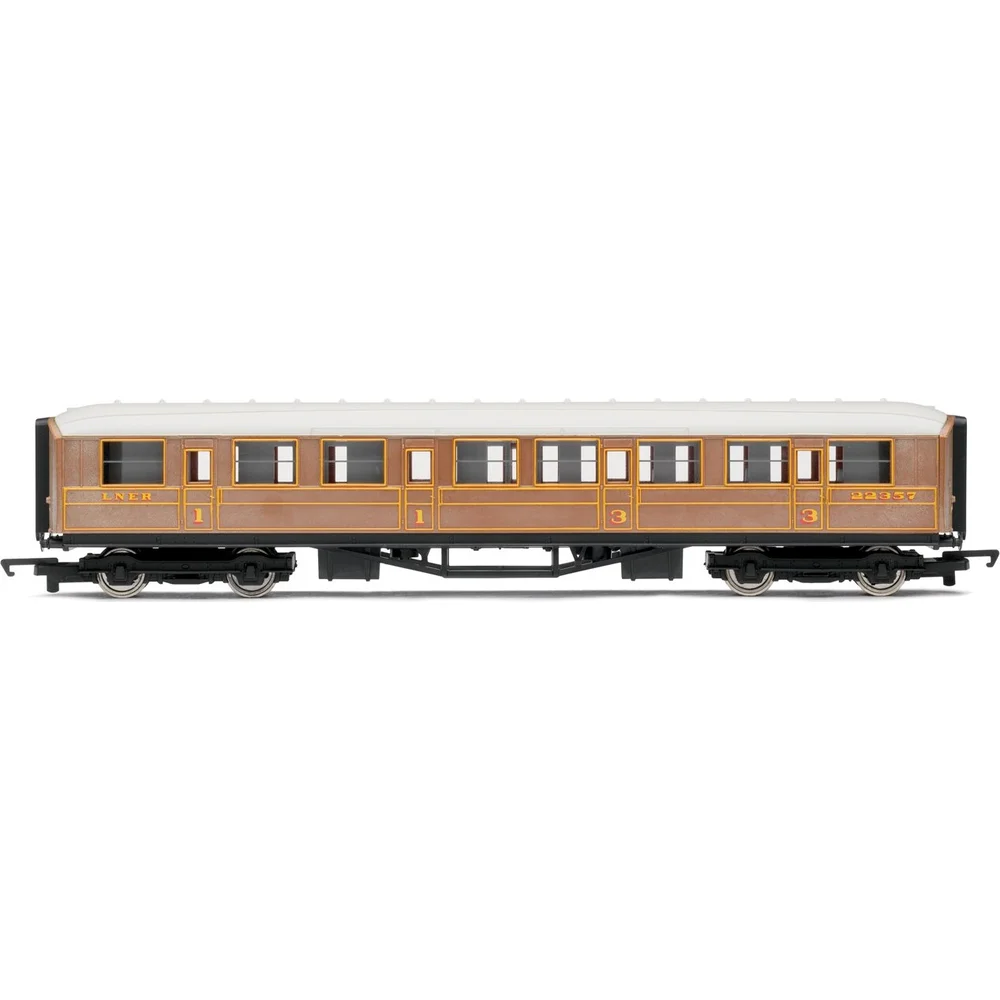 Hornby R4332 — Side Elevation by Hornby
