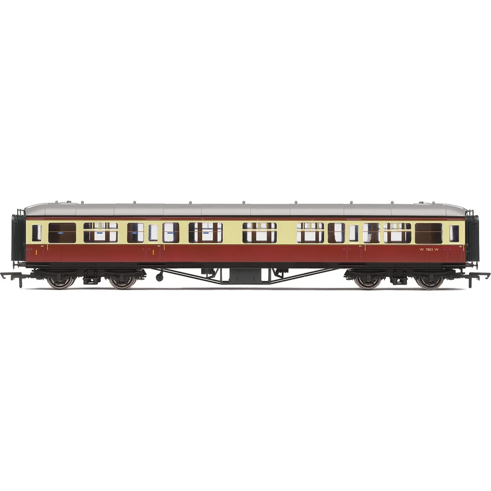 Hornby R4407B — Side Elevation by Hornby