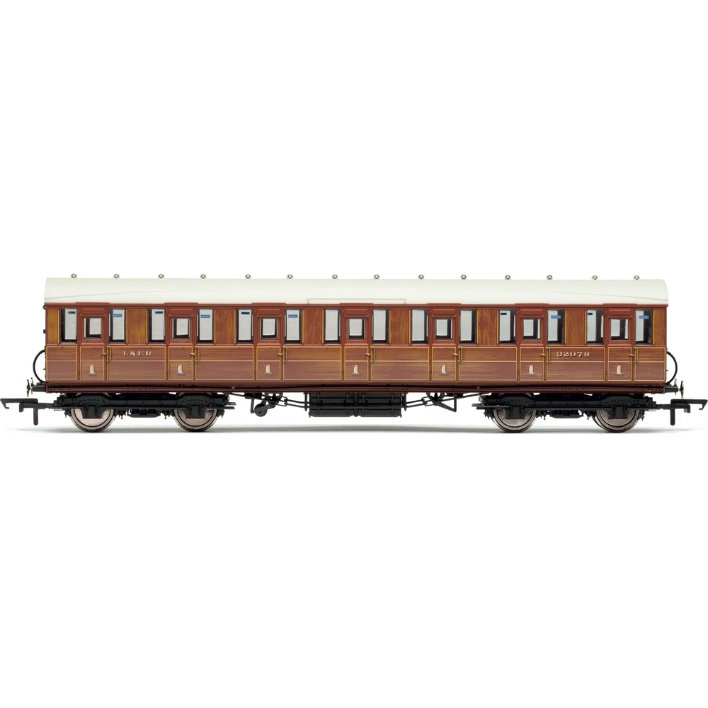 Hornby R4515 — Side Elevation by Hornby