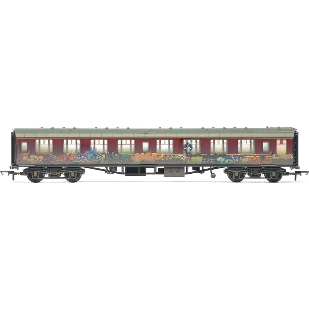 Hornby R4647 — Side Elevation by Hornby