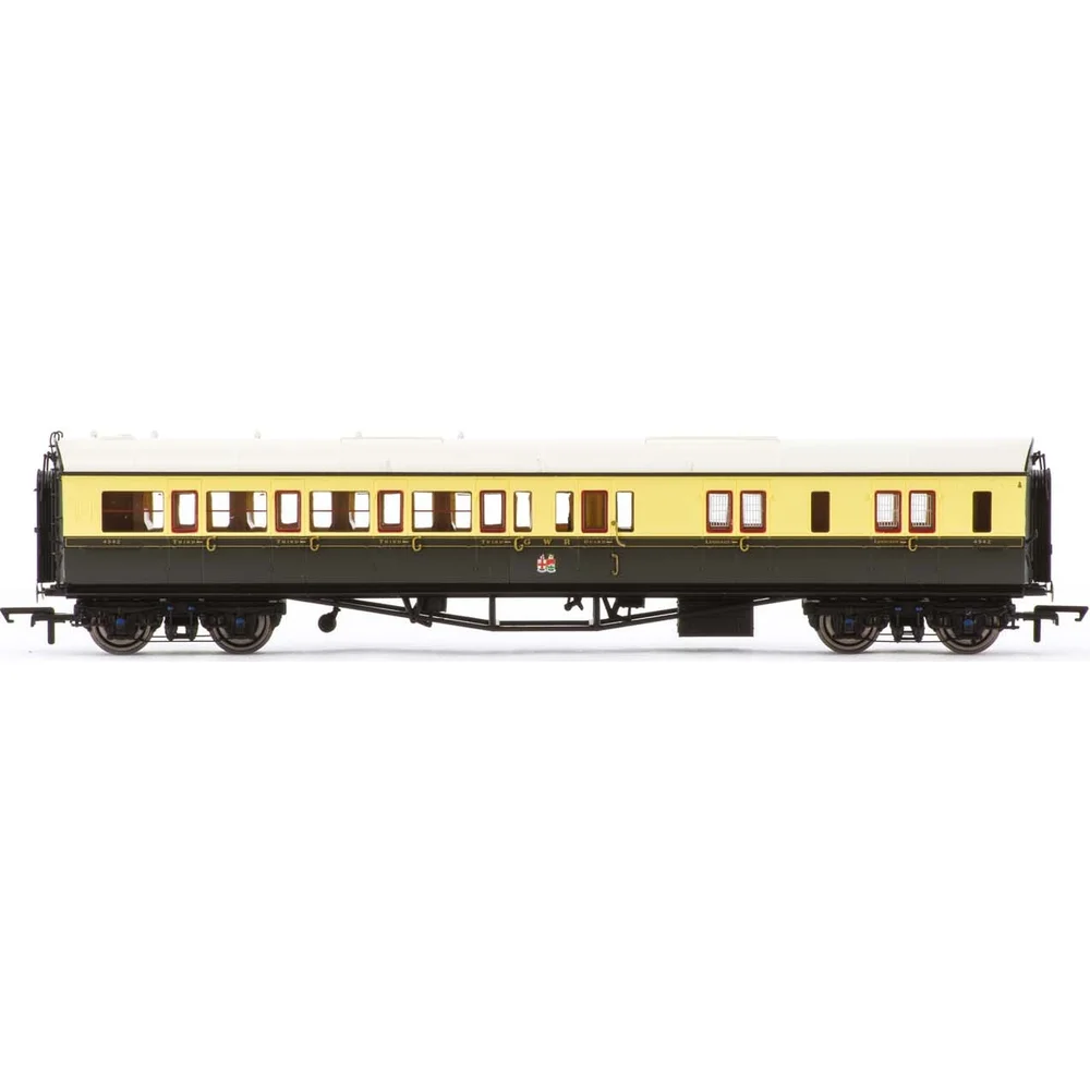Hornby R4681A — Side Elevation by Hornby