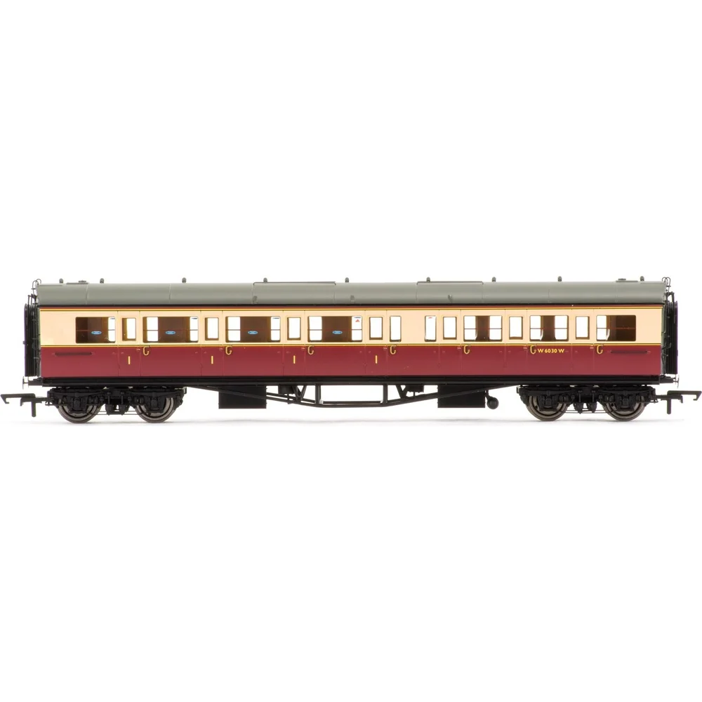 Hornby R4687 — Side Elevation by Hornby