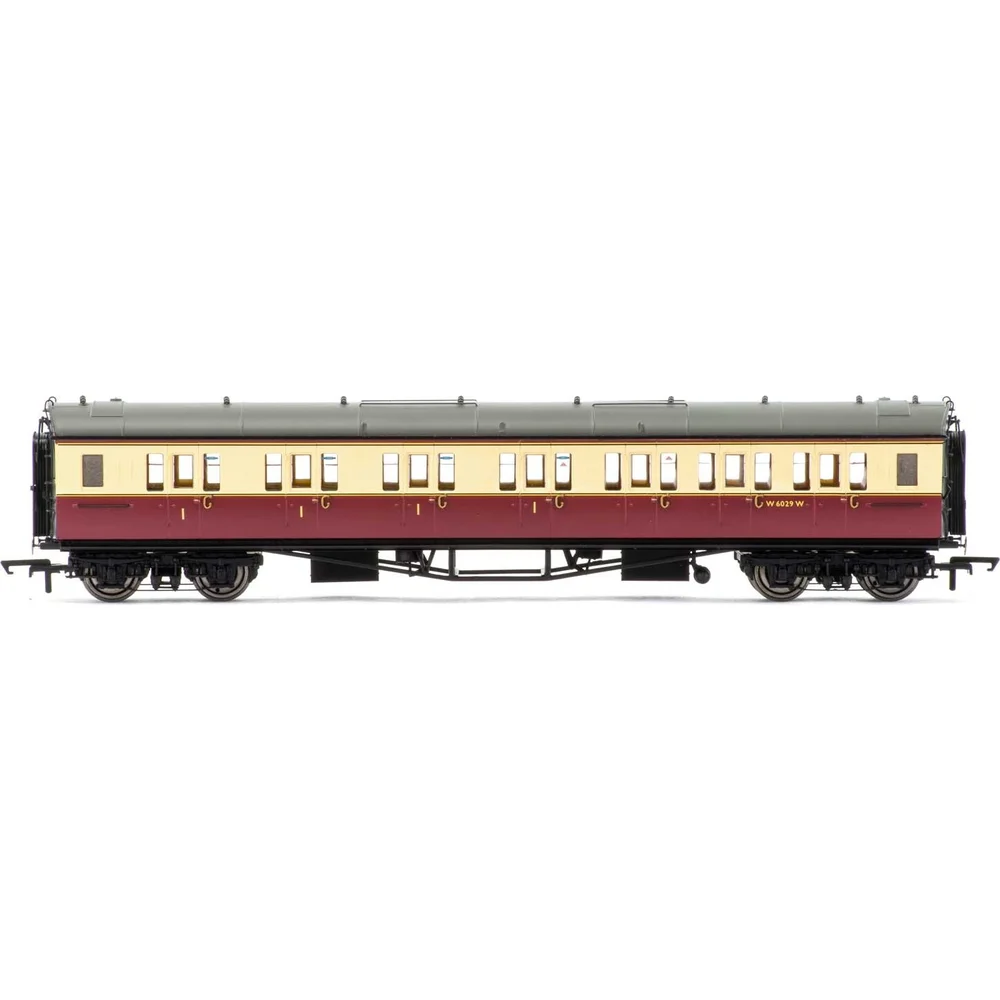 Hornby R4688 — Side Elevation by Hornby