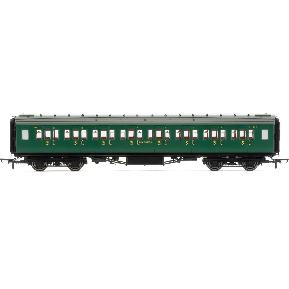 Hornby R4735 — Side Elevation by Hornby