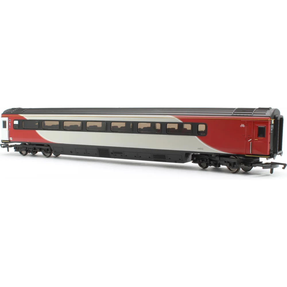 Hornby R4750 — Right Front Three Quarter View by Hornby
