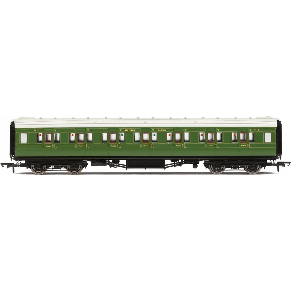 Hornby R4770 — Side Elevation by Hornby