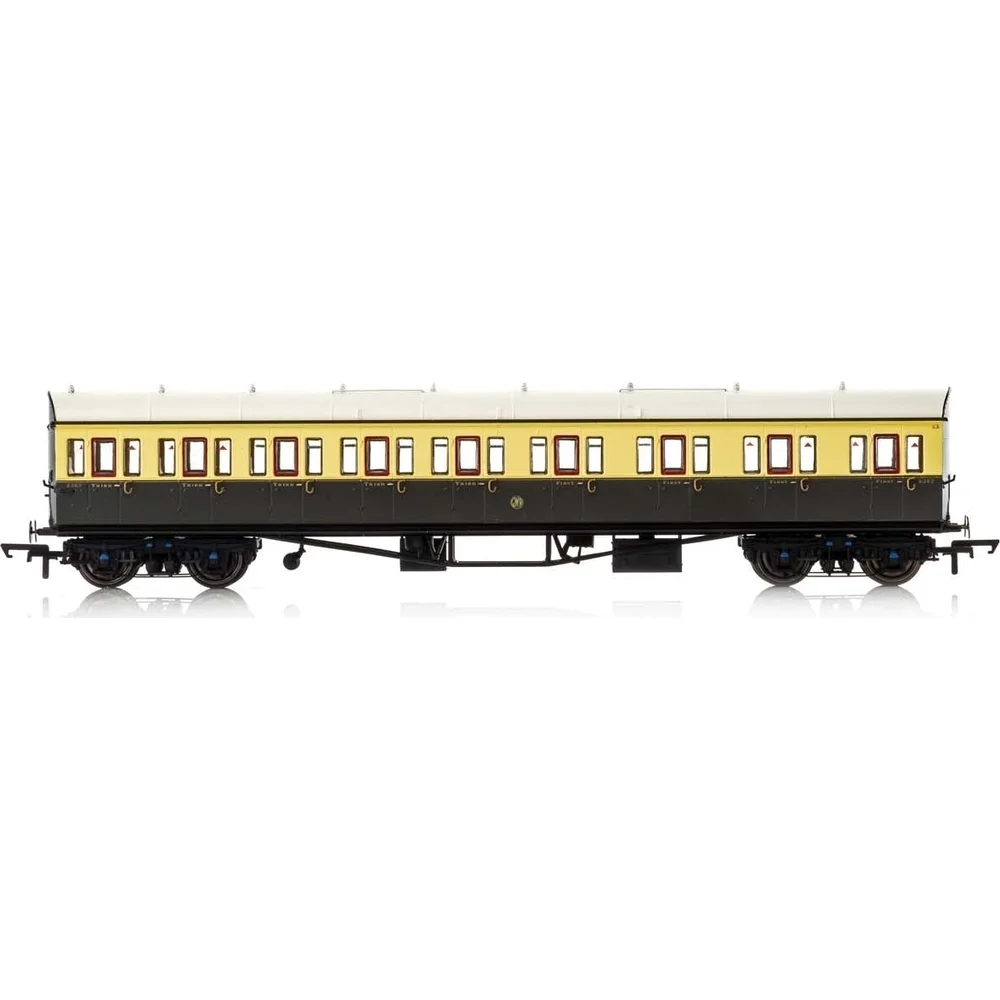 Hornby R4875 — Side Elevation by Hornby