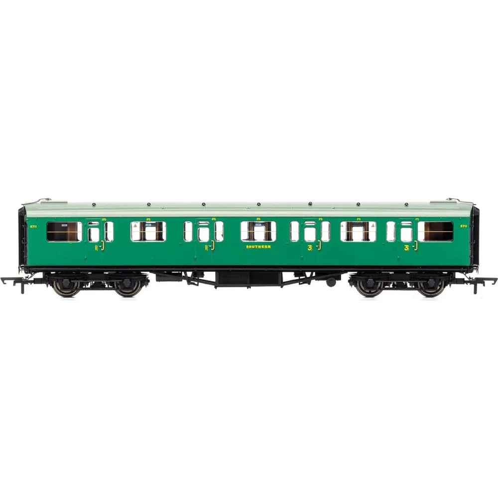 Hornby R4882 — Side Elevation by Hornby