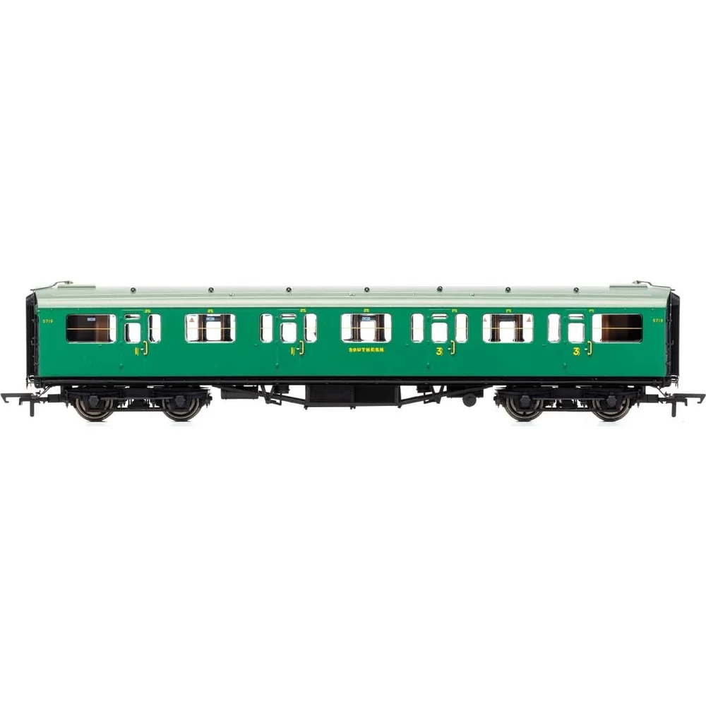 Hornby R4882A — Side Elevation by Hornby