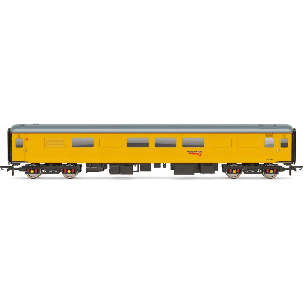 Hornby R4901 — Side Elevation by Hornby