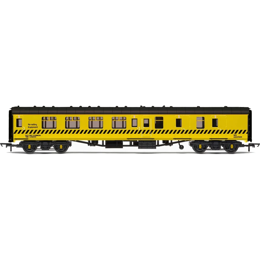 Hornby R4902 — Side Elevation by Hornby