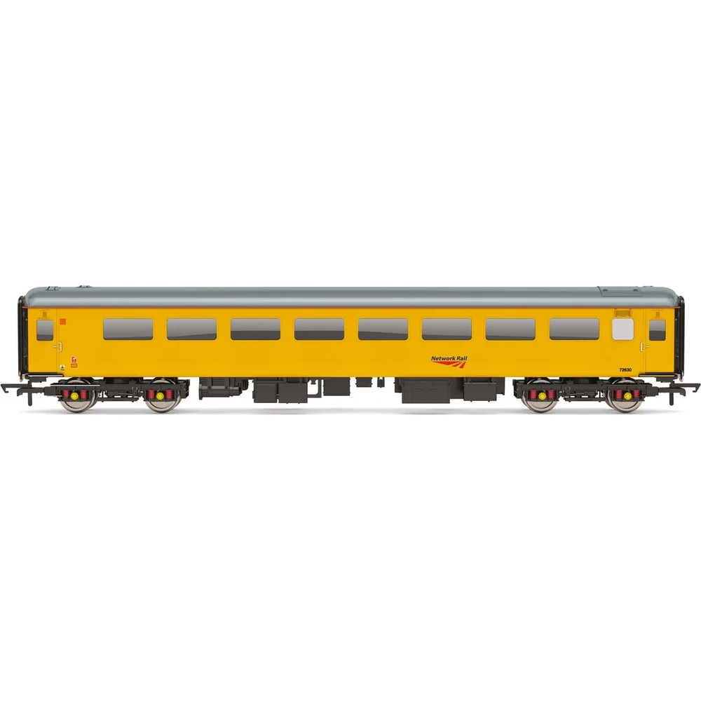 Hornby R4991 — Side Elevation by Hornby
