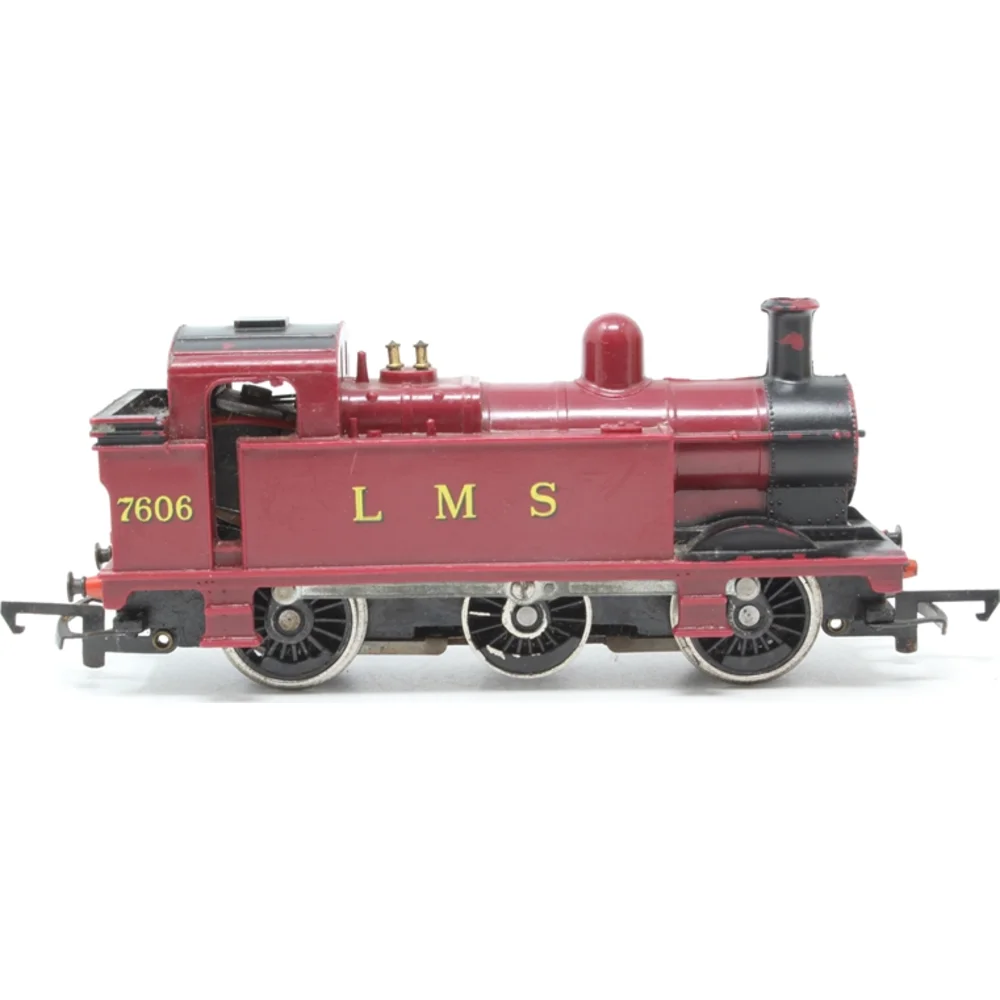 Hornby R52 — Side Elevation Right Direction by Hornby