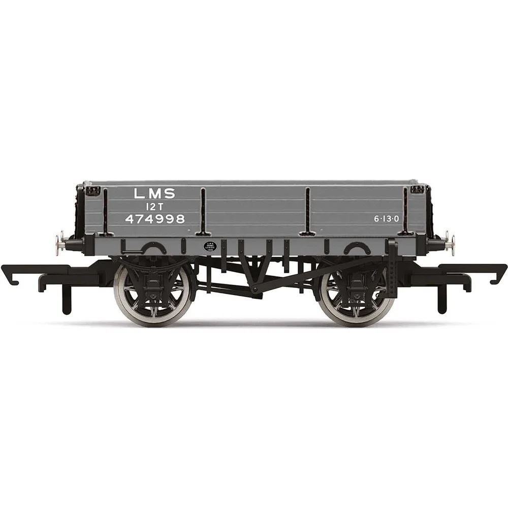 Hornby R60022 — Side Elevation by Hornby