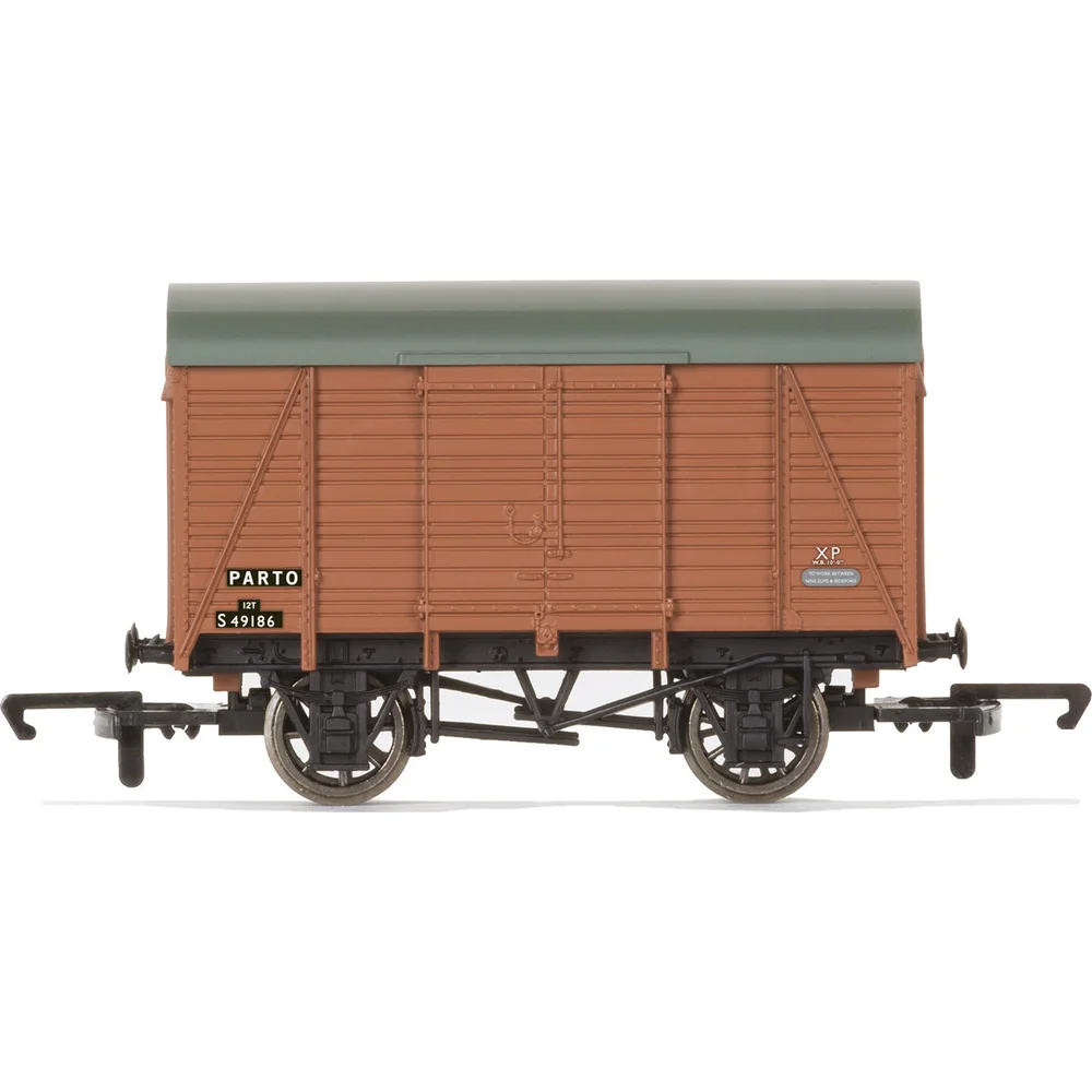 Hornby R60102 — Side Elevation by Hornby
