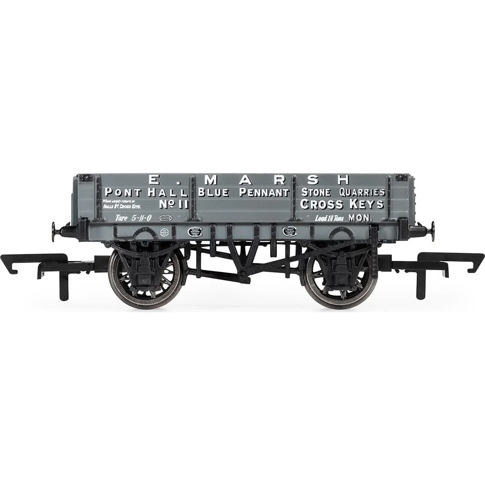 Hornby R60189 — Side Elevation by Hornby