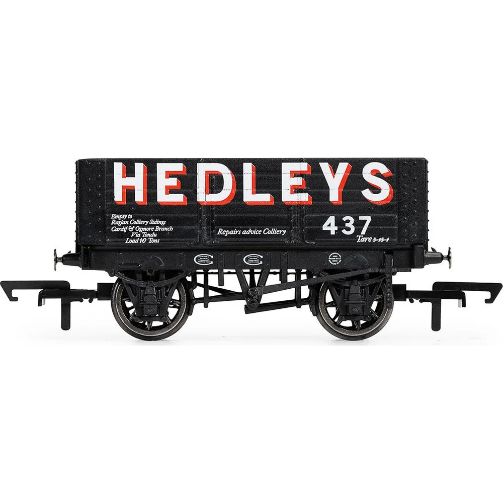 Hornby R60192 — Side Elevation by Hornby