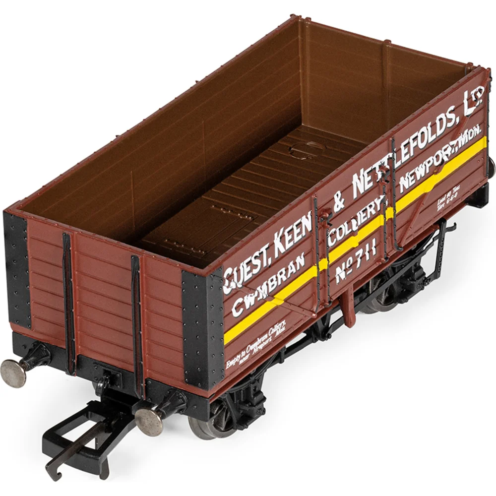 Hornby R60296 — Overhead Chassis Detail View by Hornby