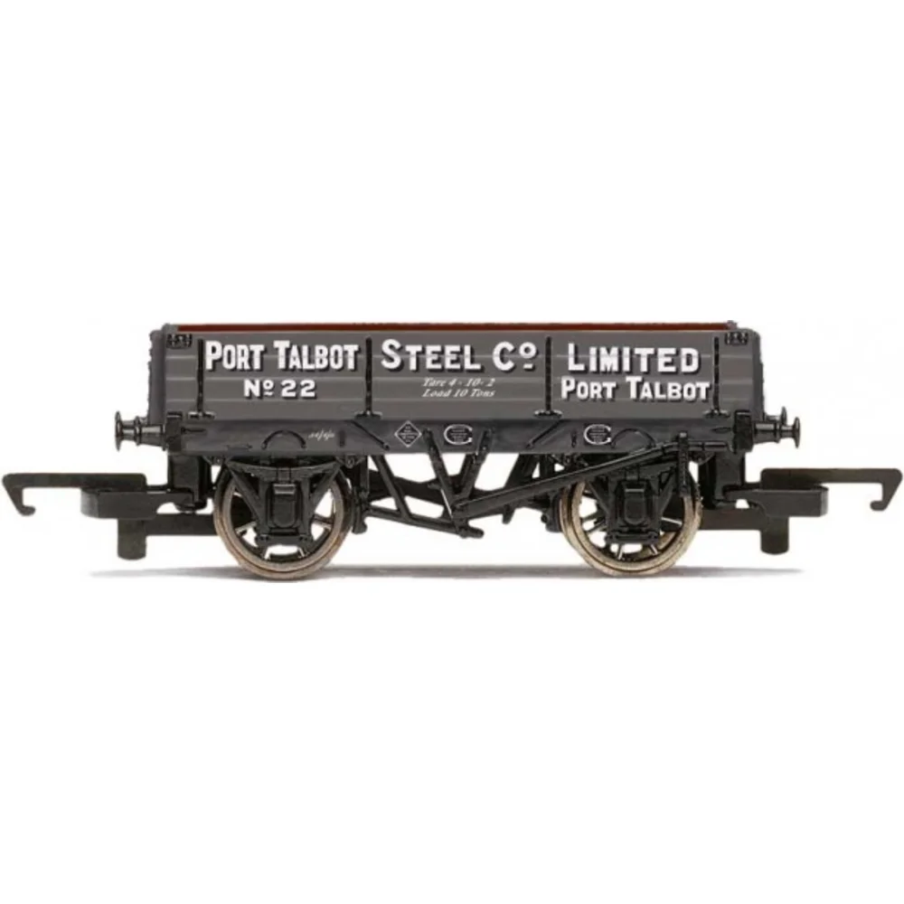 Hornby R6739 — Side Elevation by Hornby