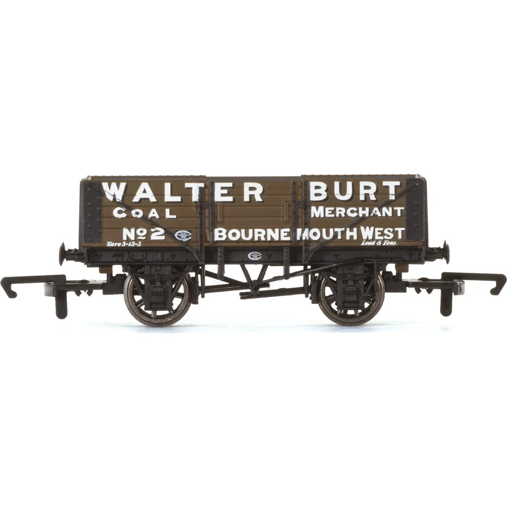 Hornby R6747 — Side Elevation by Hornby
