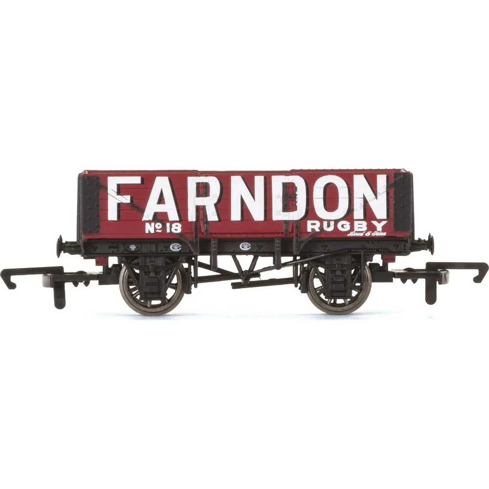 Hornby R6749 — Side Elevation by Hornby