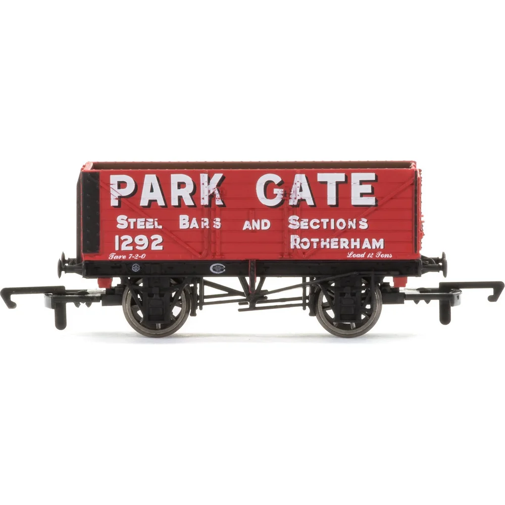 Hornby R6756 — Side Elevation by Hornby