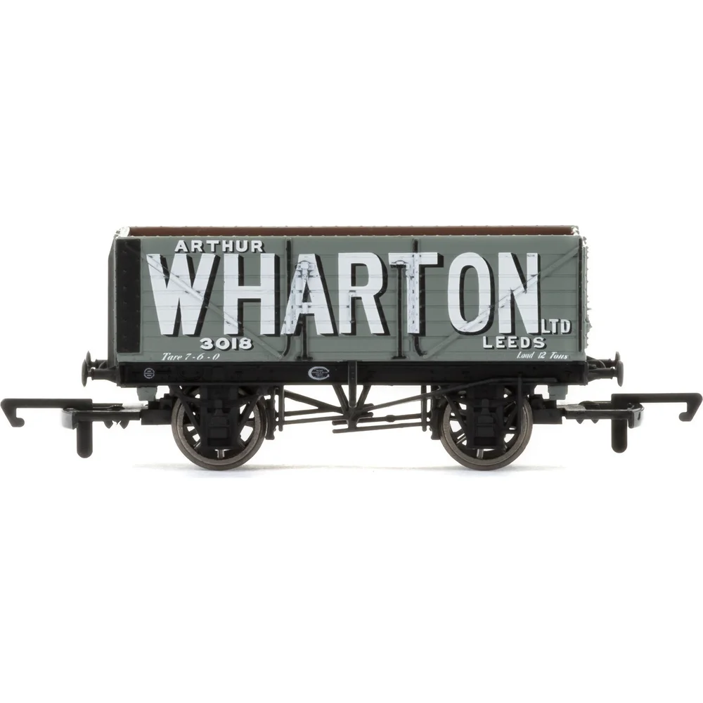 Hornby R6758 — Side Elevation by Hornby