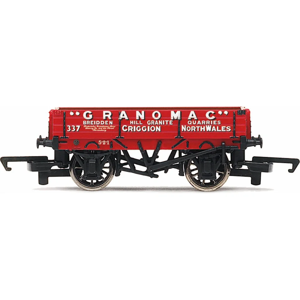 Hornby R3670 — Side Elevation by Hornby
