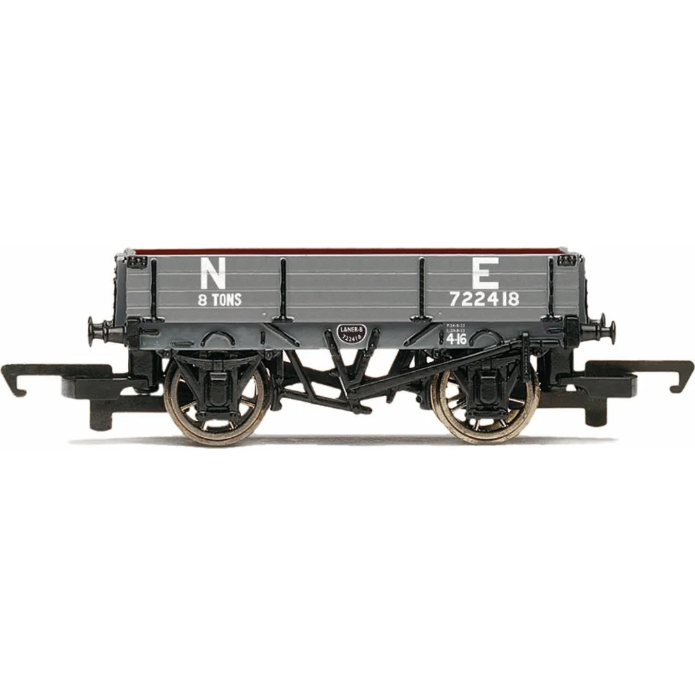 Hornby R3671 — Side Elevation by Hornby