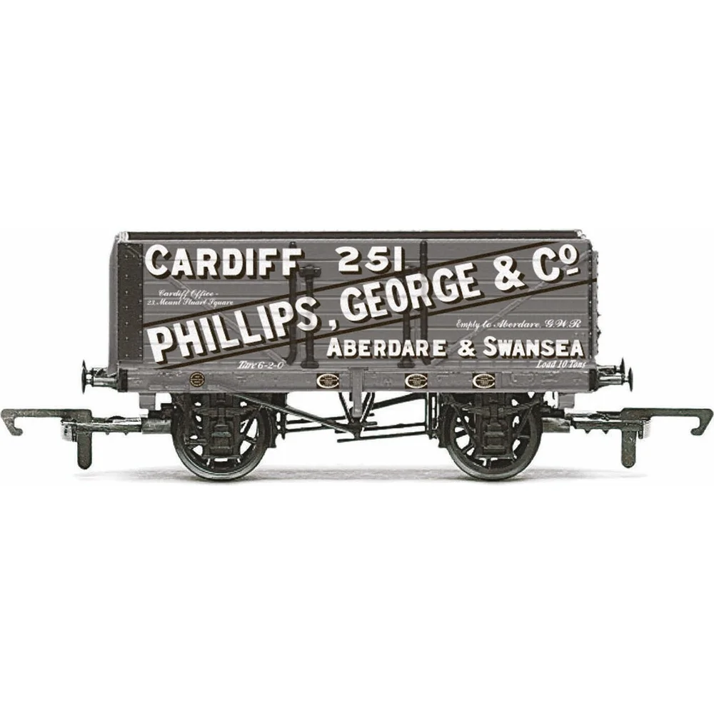 Hornby R6813 — Side Elevation by Hornby
