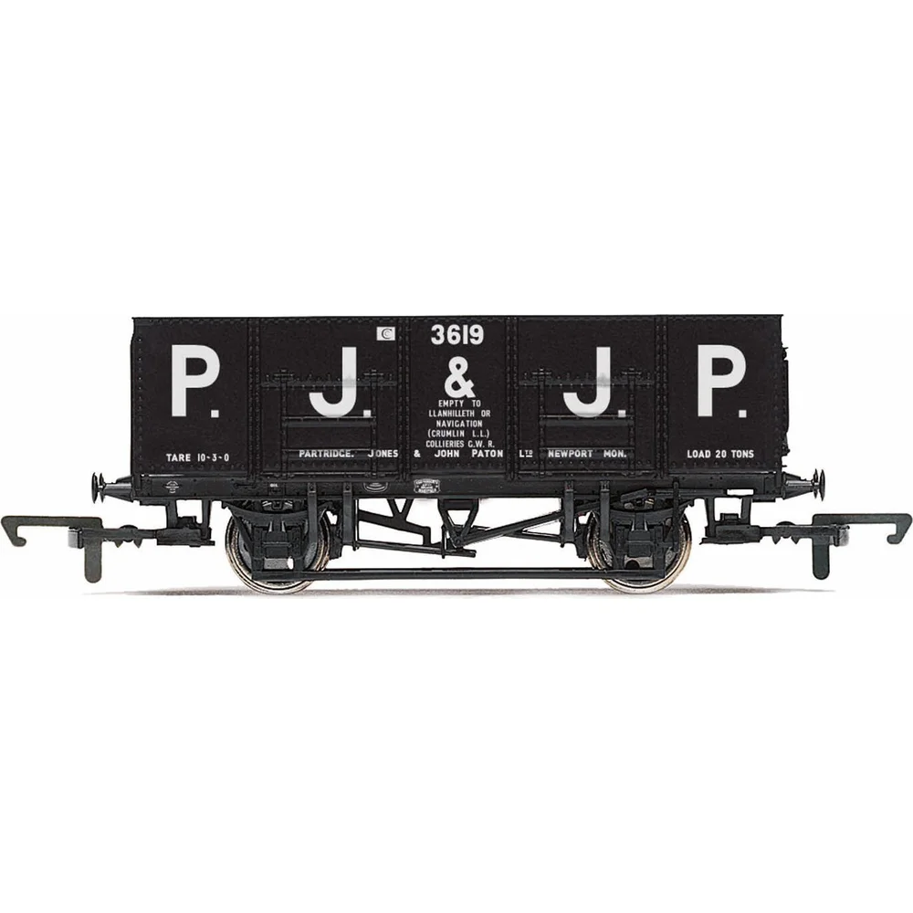 Hornby R6818 — Side Elevation by Hornby