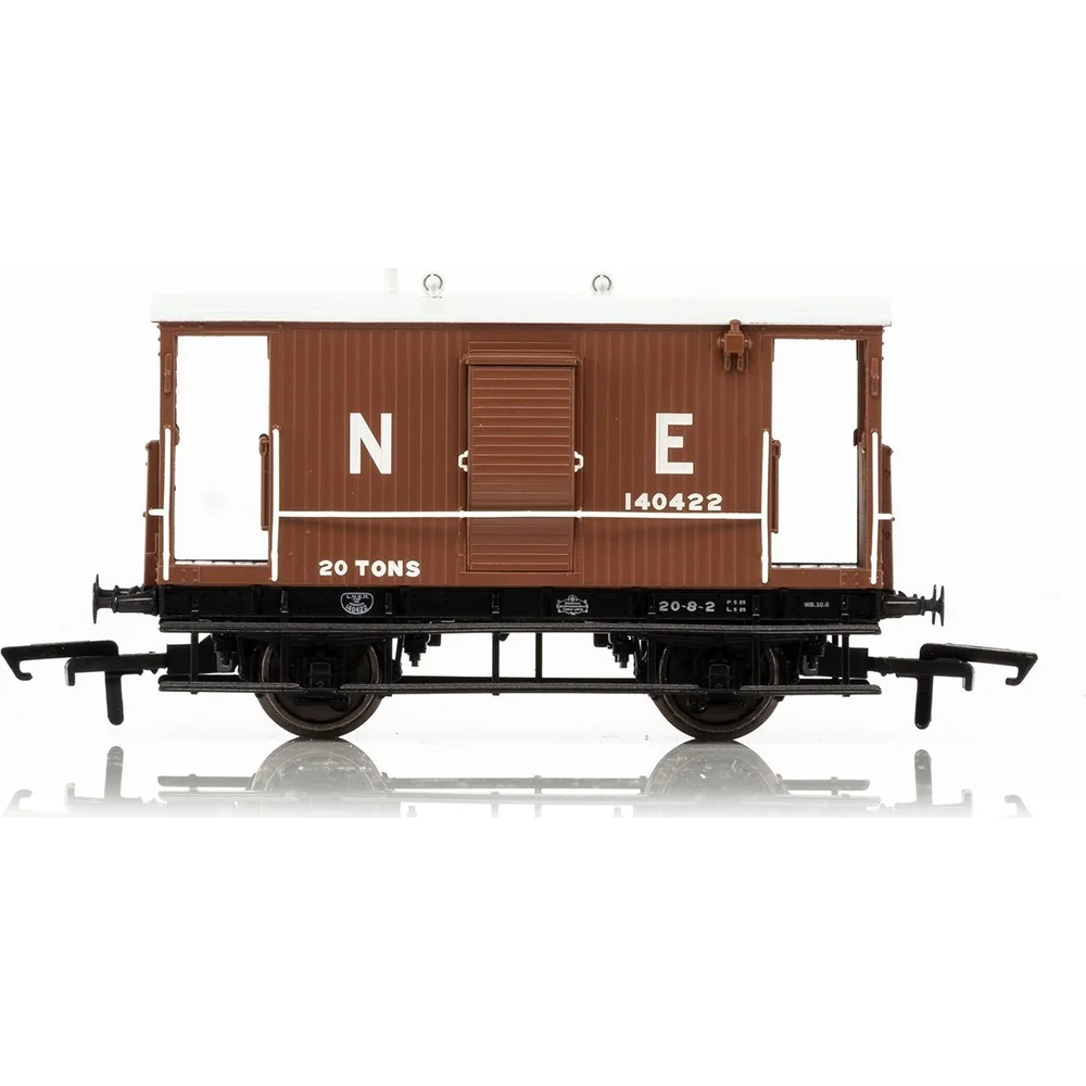 Hornby R6833 — Side Elevation by Hornby