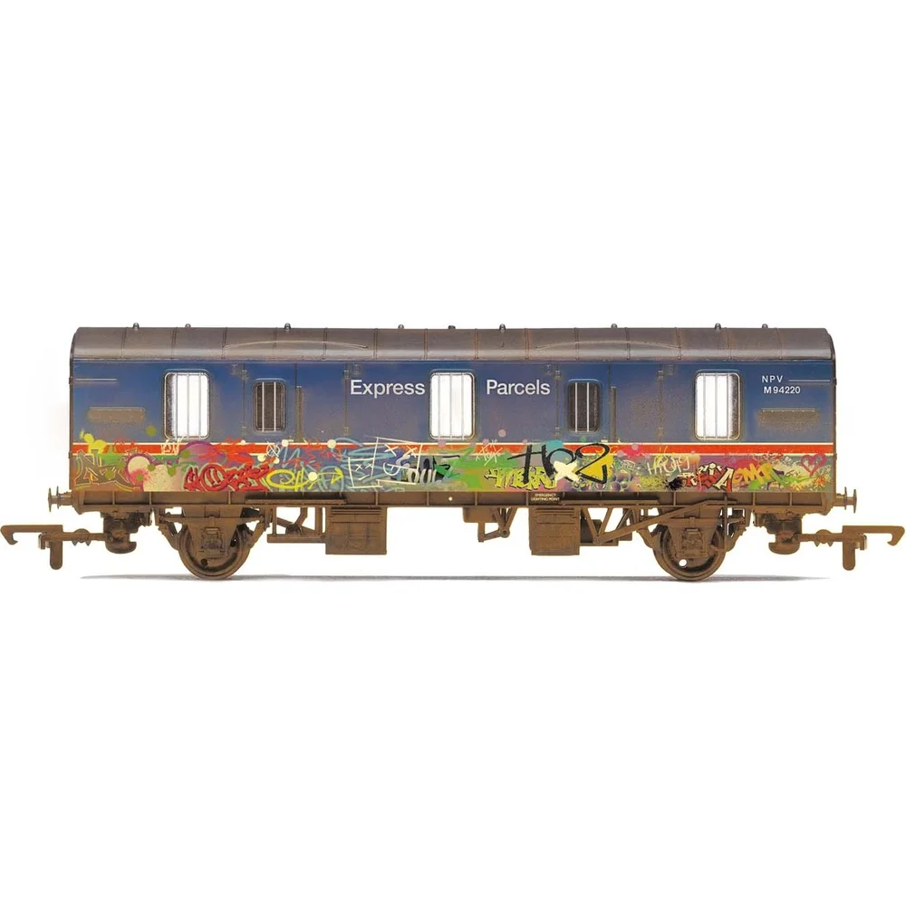 Hornby R6919 — Side Elevation by Hornby
