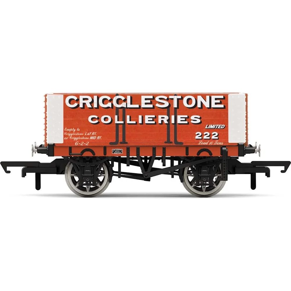 Hornby R6949 — Side Elevation by Hornby